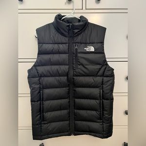 The NorthFace 550 Black Puffer Vest Men’s Size Small